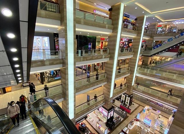 越南首都商场因肺炎影响生意冷清,几乎空无一人,旅游业损失惨重