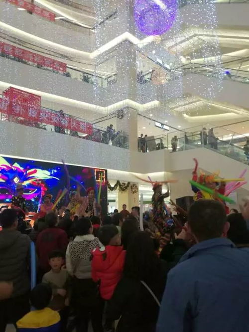 正上豪布斯卡抽金条 购物免单 霸王餐火爆现场第三天中奖顾客