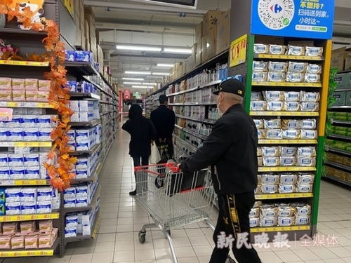 探访家乐福徐汇店 货架满了，购物卡能用了，聚焦社区的家乐福能否东山再起